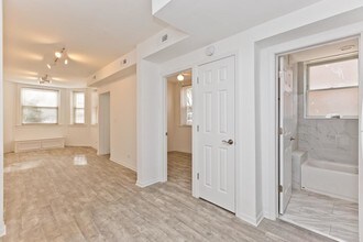 2724 W Logan Blvd in Chicago, IL - Building Photo - Building Photo