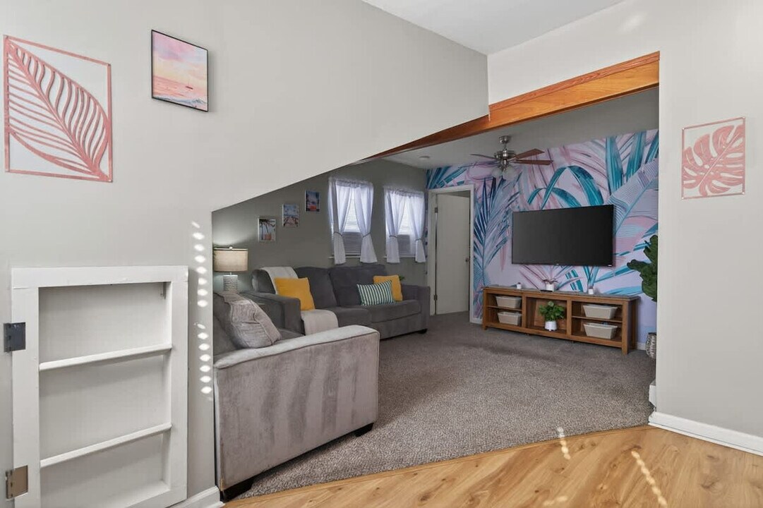 1427 W Ocean View Ave in Norfolk, VA - Building Photo