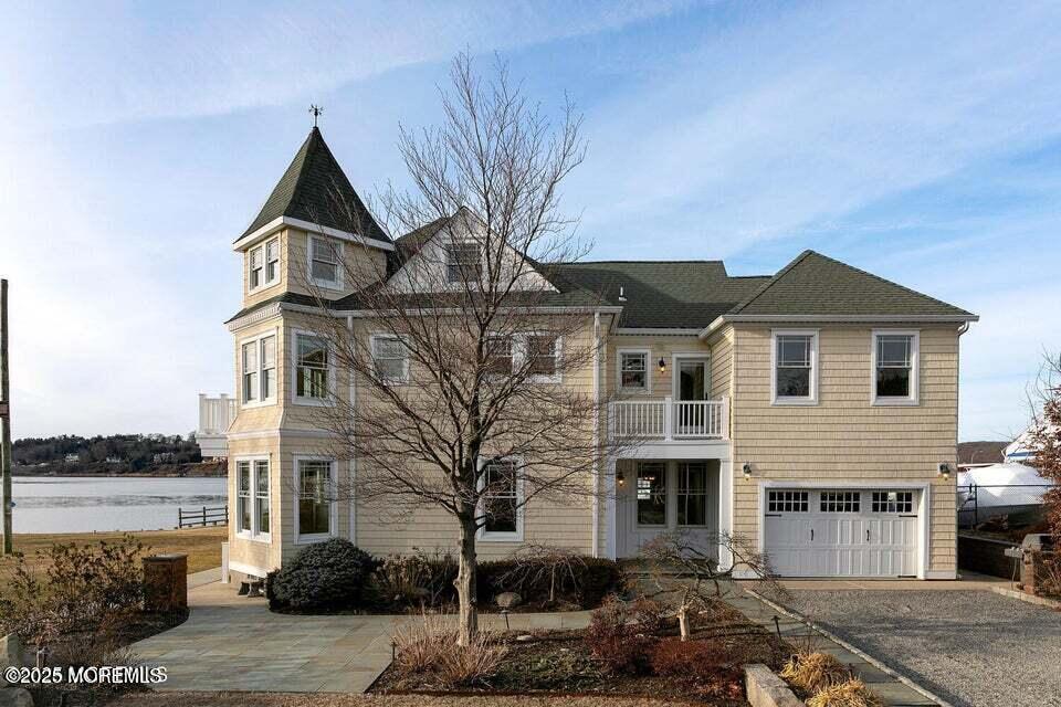 14 Hunt St in Rumson, NJ - Building Photo