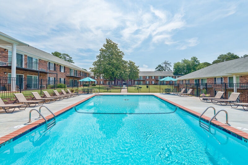 University Oaks in Athens, GA - Foto de edificio