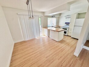 7958 Mission Center Ct in San Diego, CA - Foto de edificio - Building Photo