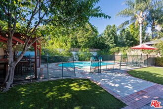 4909 Van Noord Ave in Los Angeles, CA - Building Photo - Building Photo