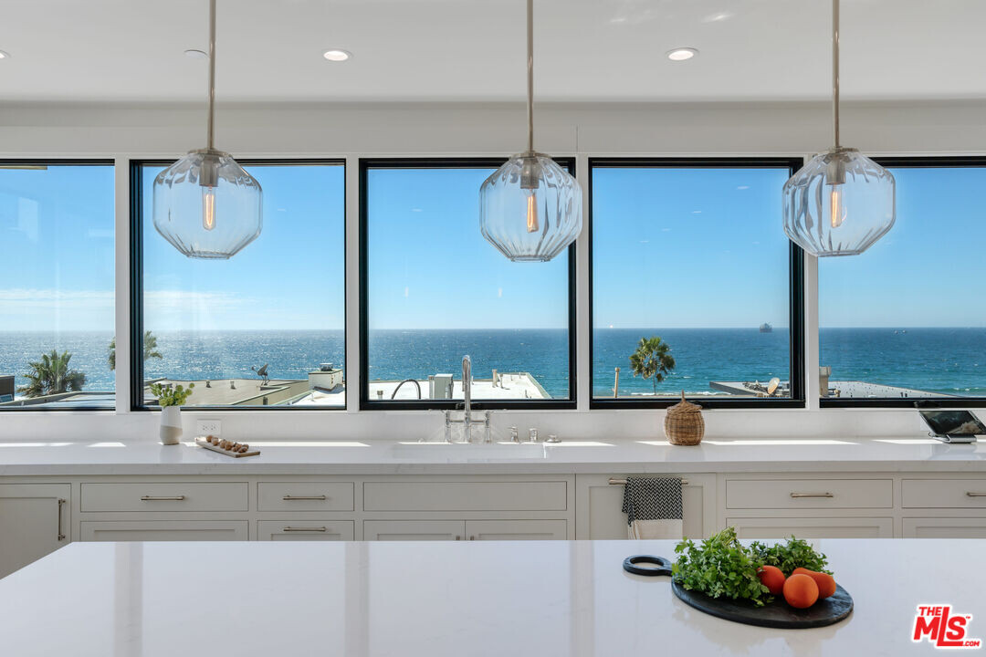 4314 Ocean Dr in Manhattan Beach, CA - Building Photo