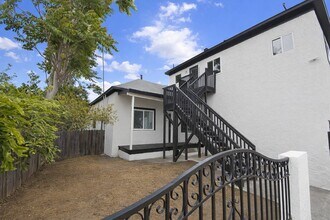 2096 Franklin Ave in San Diego, CA - Foto de edificio - Building Photo
