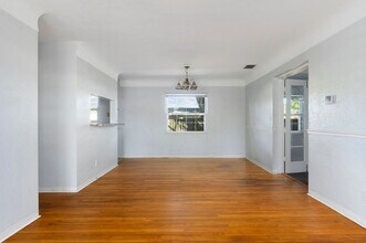 2900 Leslee Lake Dr N in St. Petersburg, FL - Building Photo - Building Photo