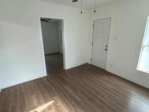 203 Sonora St in San Antonio, TX - Building Photo - Building Photo