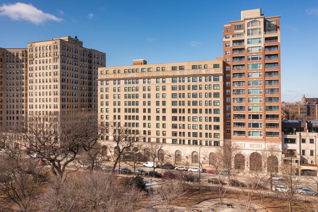 The Pierre in Chicago, IL - Building Photo - Building Photo