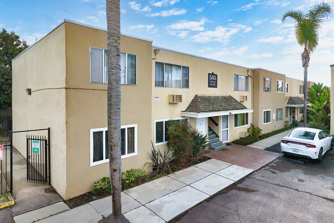 Amber Park in El Cajon, CA - Building Photo