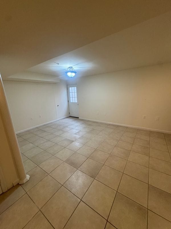 8701 Lindendale Dr in Laurel, MD - Foto de edificio - Building Photo