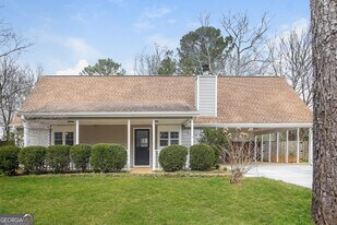 46 Cathie Dr in Dallas, GA - Building Photo