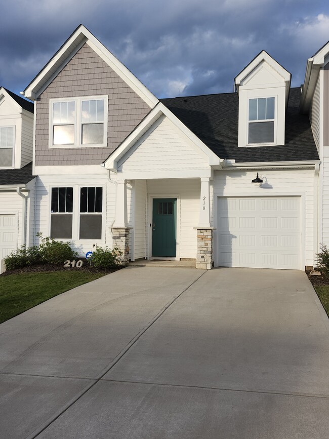 210 Woodhouse Wy in Greenville, SC - Building Photo - Building Photo