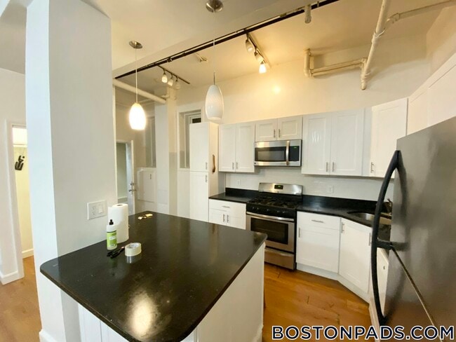 26 Hemenway St, Unit B1 in Boston, MA - Foto de edificio - Building Photo