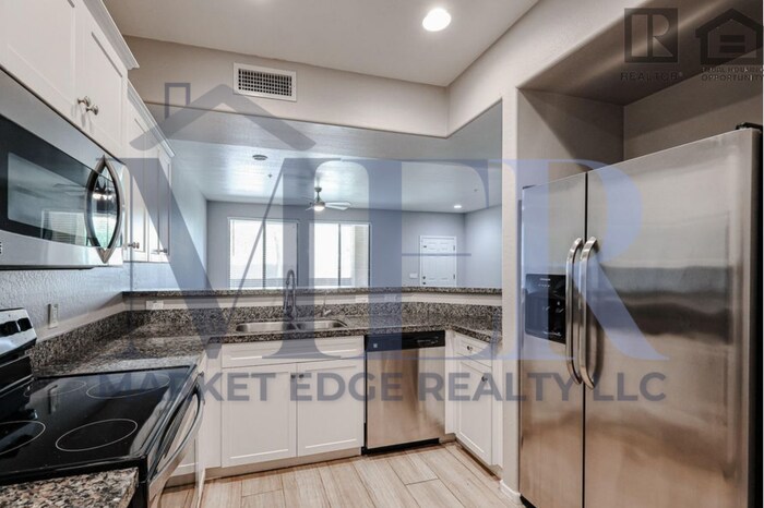 21655 N 36th Ave in Glendale, AZ - Building Photo