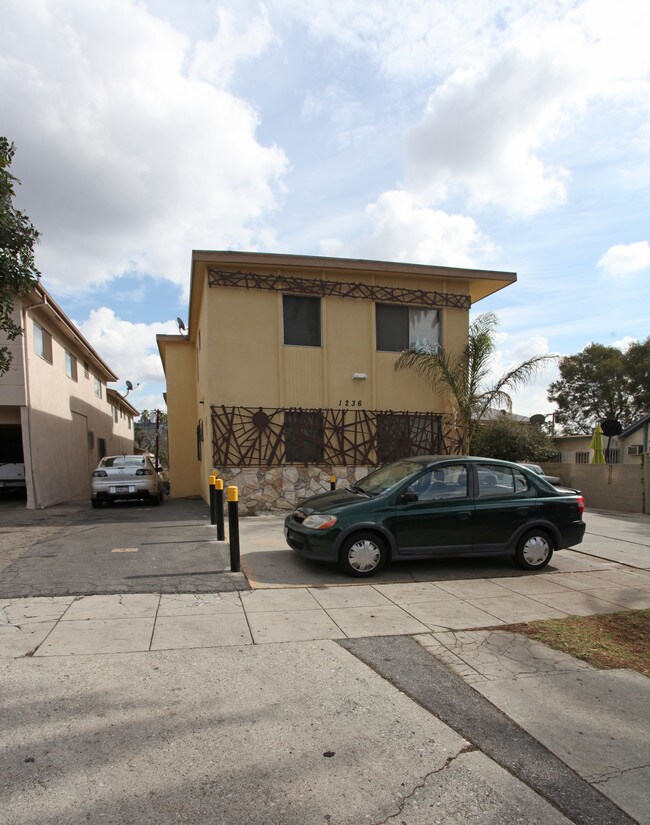 1236 N Westmoreland Ave in Los Angeles, CA - Building Photo - Building Photo