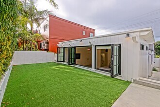 1208 N Ardmore Ave in Manhattan Beach, CA - Building Photo - Building Photo