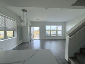 9839 E 56th Pl in Denver, CO - Foto de edificio - Building Photo