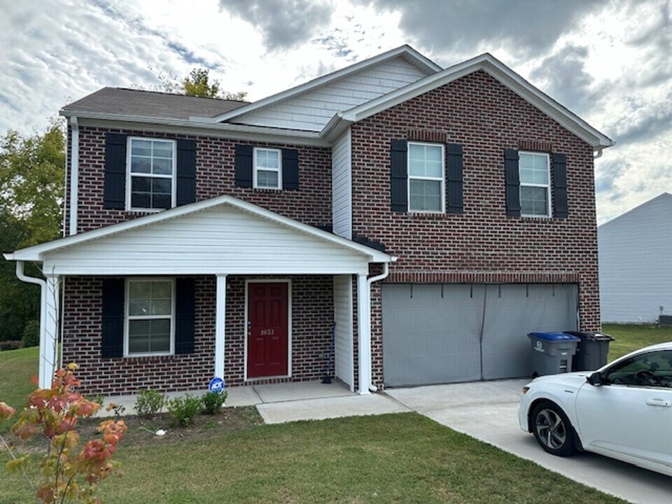 1051 Manor Dr in Rocky Mount, NC - Foto de edificio