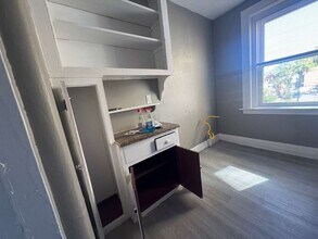 1579 Chapel St, Unit 305 in New Haven, CT - Building Photo - Building Photo