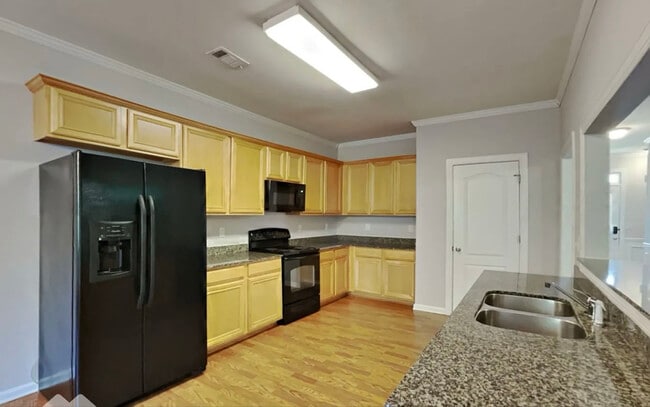 3845 N Druid Hills Rd in Atlanta, GA - Foto de edificio - Building Photo