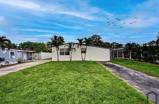 6162 SW 1st St in Margate, FL - Building Photo - Building Photo