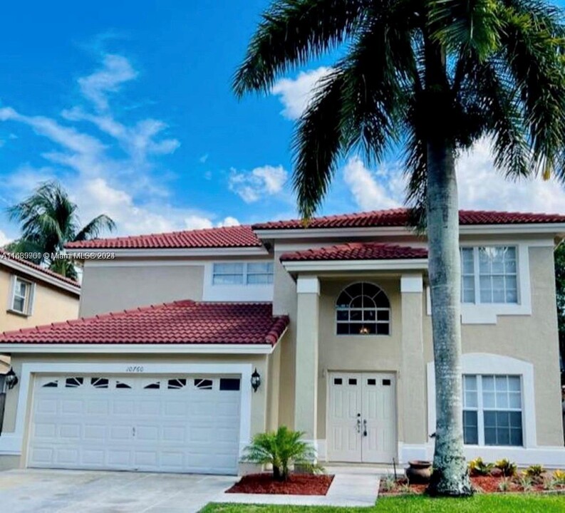 10760 Lake Oak Way in Boca Raton, FL - Foto de edificio