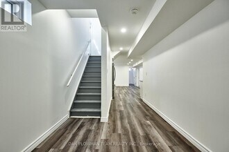10 St Ives Cres in Whitby, ON - Building Photo - Building Photo