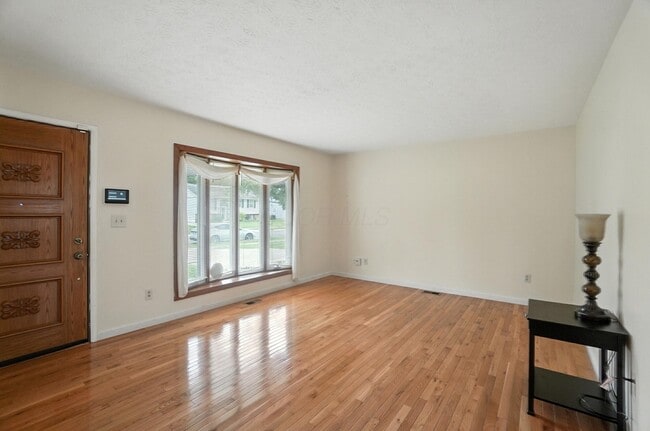 5200 Williamsburg Cir in Hilliard, OH - Building Photo - Building Photo
