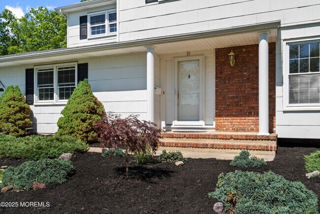 10 Pepperridge Rd in Howell, NJ - Building Photo - Building Photo