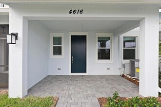 4616 Longwood Lk Sq in Westlake, FL - Building Photo - Building Photo