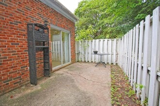 618 Hulon Ln in West Columbia, SC - Building Photo - Building Photo