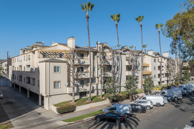 Chestnut Villas in Long Beach, CA - Building Photo - Building Photo