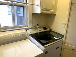 449 Washington St, Unit 2 in Newton, MA - Foto de edificio - Building Photo