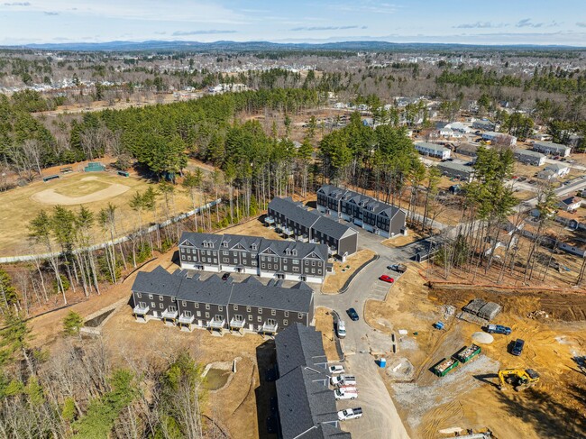 Bayberry Commons in Rochester, NH - Foto de edificio - Building Photo