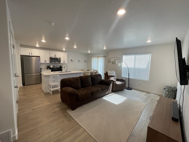 1235 S Thistle Dr in Santaquin, UT - Building Photo - Building Photo