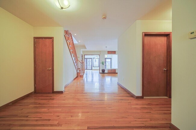 220 Harrison Ave, Unit 2 in Harrison, NJ - Building Photo - Building Photo