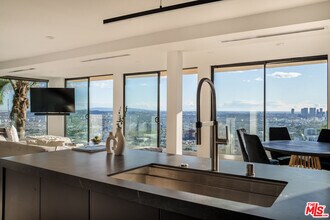 8666 Hollywood Blvd in Los Angeles, CA - Building Photo - Building Photo