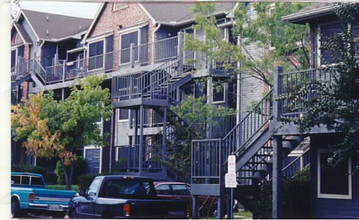 Hampton Park Terrace Apartments in Austin, TX - Building Photo - Building Photo