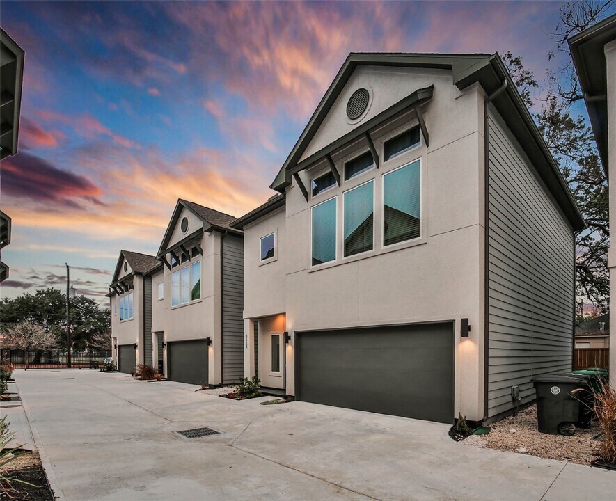 2426 Cochran St in Houston, TX - Building Photo