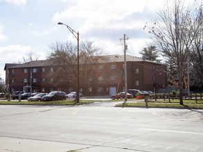 AHEPA 192 Senior Apartments in Johnston, IA - Building Photo - Building Photo