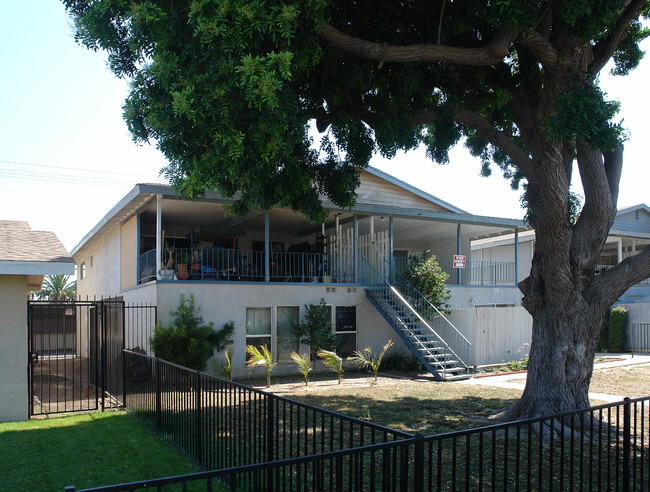 1300 Azalea St in Oxnard, CA - Building Photo - Building Photo