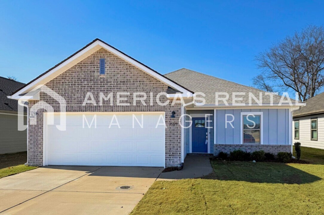 15725 Ruthie Lynn Dr in Athens, AL - Building Photo