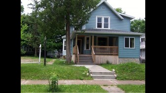 1667 Doty St, Unit 1 lower in Oshkosh, WI - Building Photo