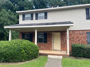 109 Rainbow Ct in Cary, NC - Foto de edificio - Building Photo