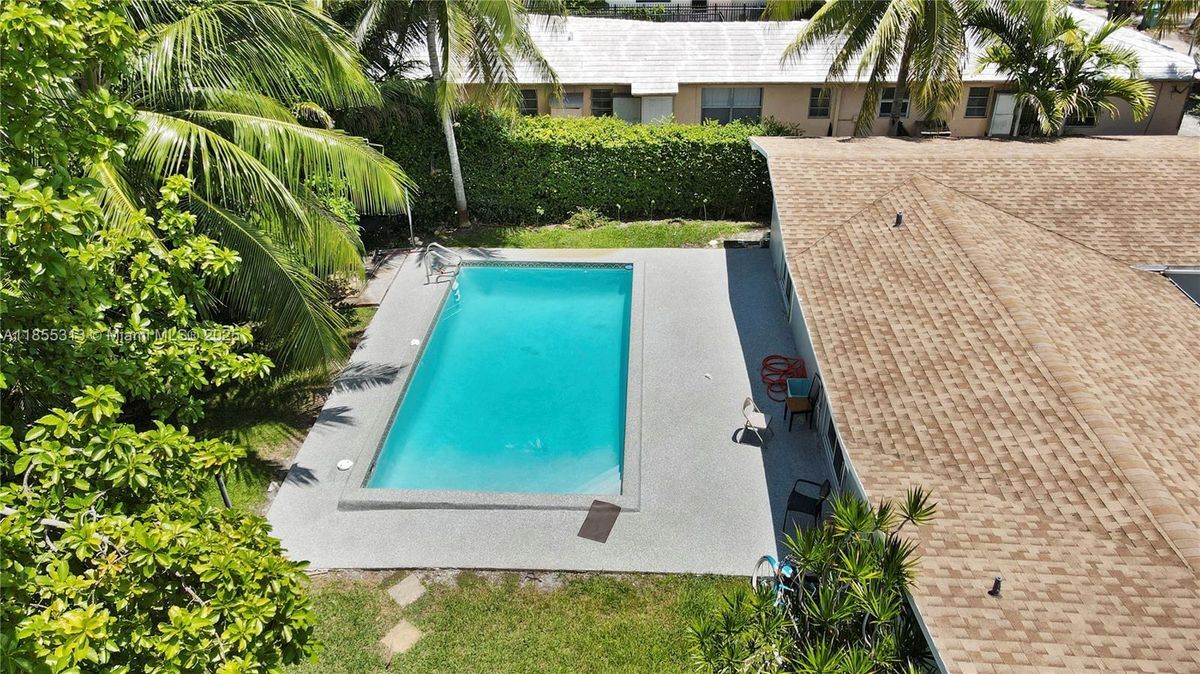 655 NE 151st St in Miami, FL - Building Photo