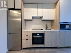 1007 The Queensway in Toronto, ON - Building Photo - Building Photo