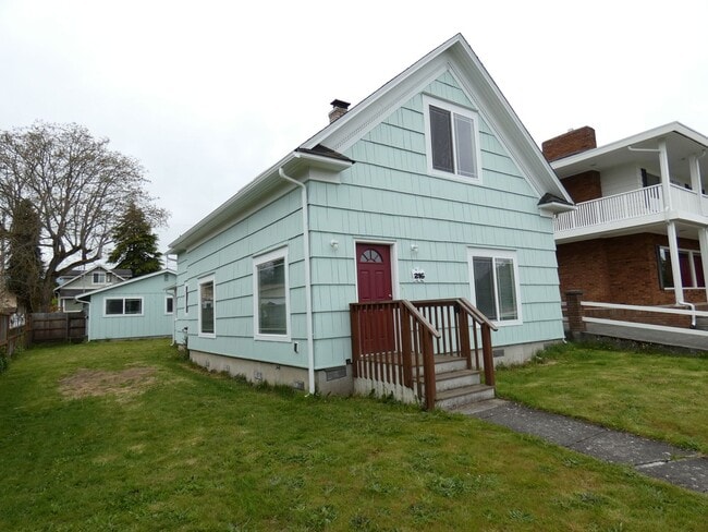 property at 216 W 9th St