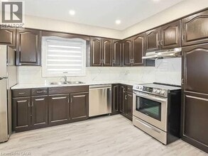 8 Frederick St in St Catharines, ON - Building Photo - Building Photo