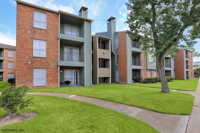 Venetian Apartamentos Houston in Houston, TX - Building Photo - Building Photo