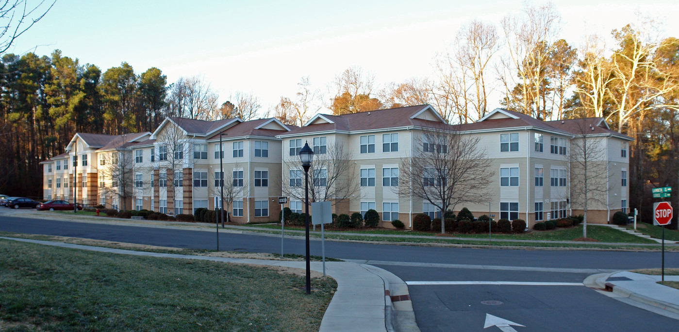 Poplar Manor Apartments in Durham, NC - Building Photo