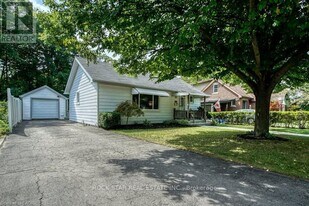 102 Kribs St in Cambridge, ON - Building Photo
